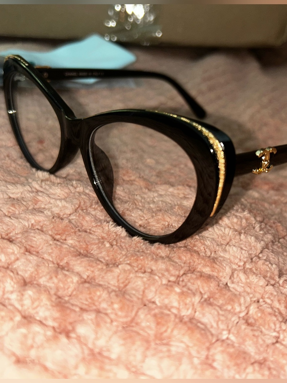 Fashion- Chic Black and Gold Cat-Eye Glasses